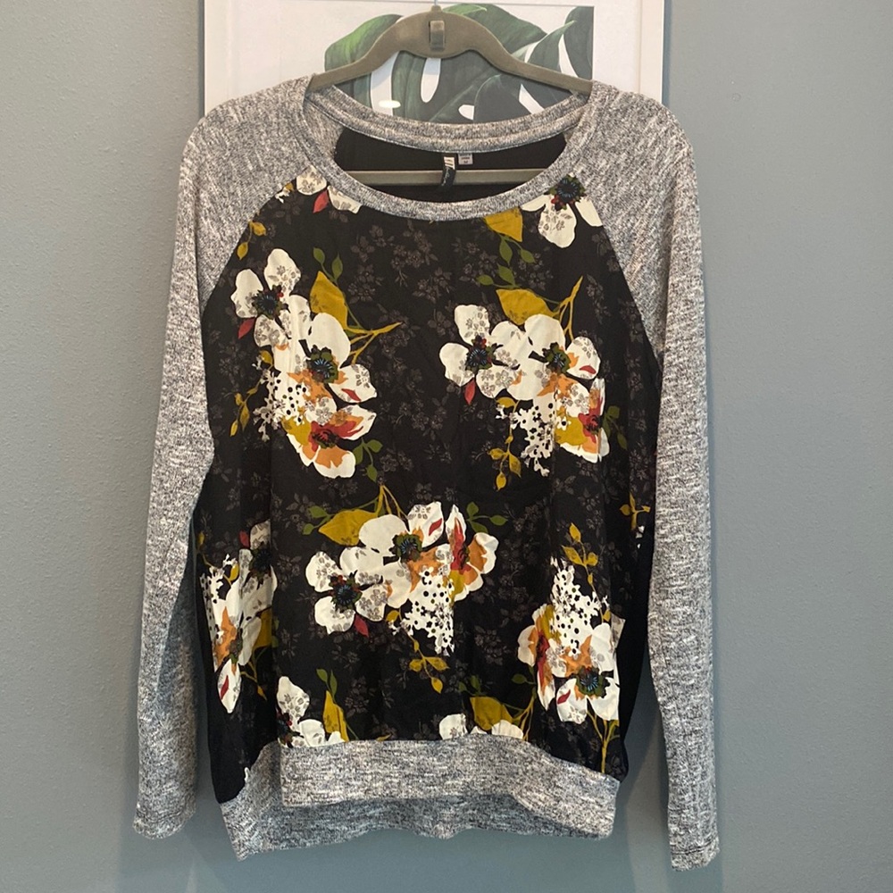 Kut from the Kloth Benter Mixed Material Top Black Floral Size Medium NWT